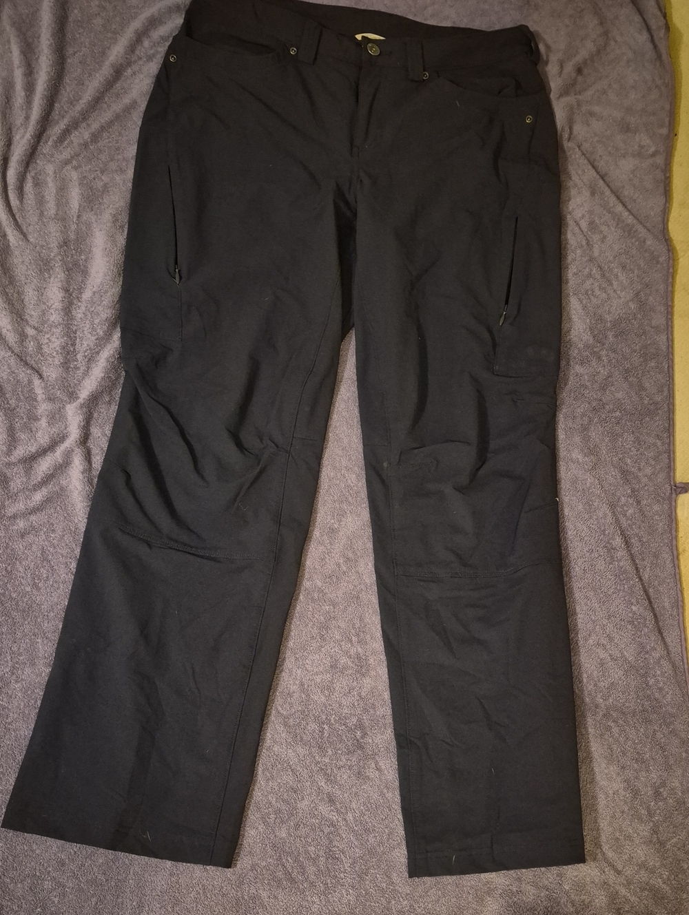 Duluth Trading Co Black Cargo Pants with Zippered Pockets
